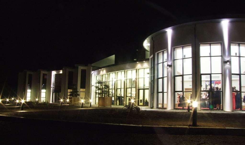 La Mon Hotel & Country Club Castlereagh エクステリア 写真