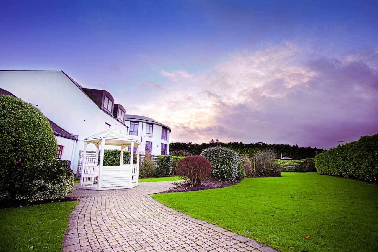 La Mon Hotel & Country Club Castlereagh エクステリア 写真