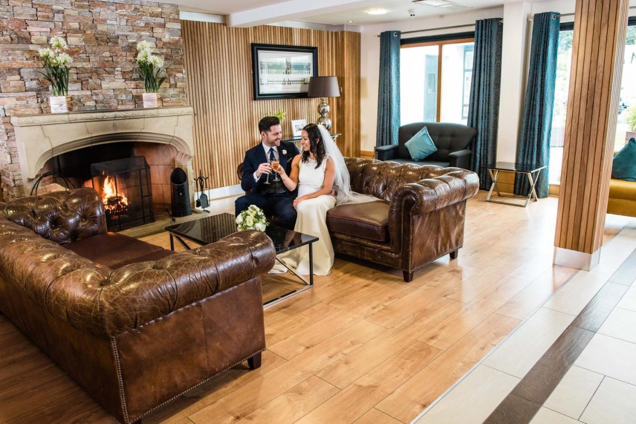 La Mon Hotel & Country Club Castlereagh エクステリア 写真