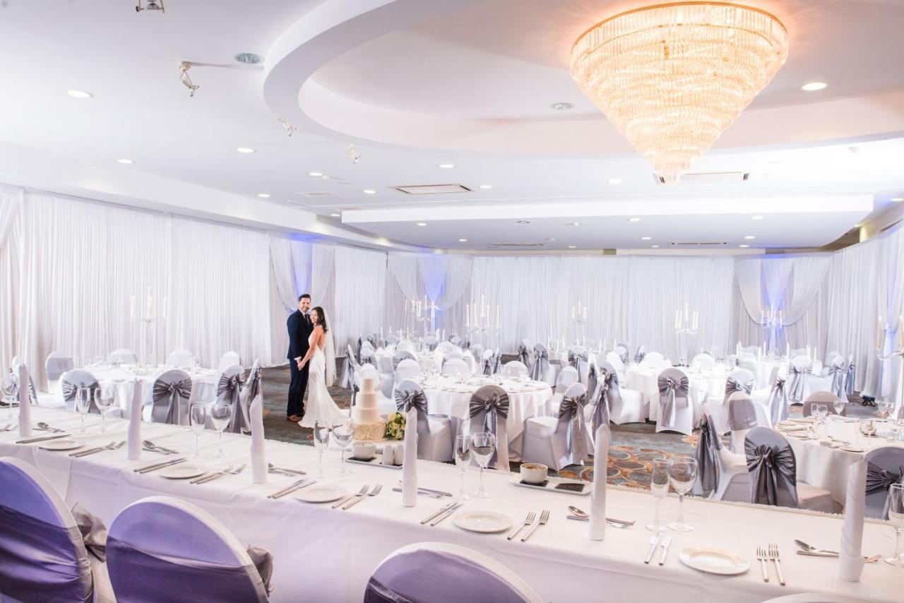 La Mon Hotel & Country Club Castlereagh エクステリア 写真