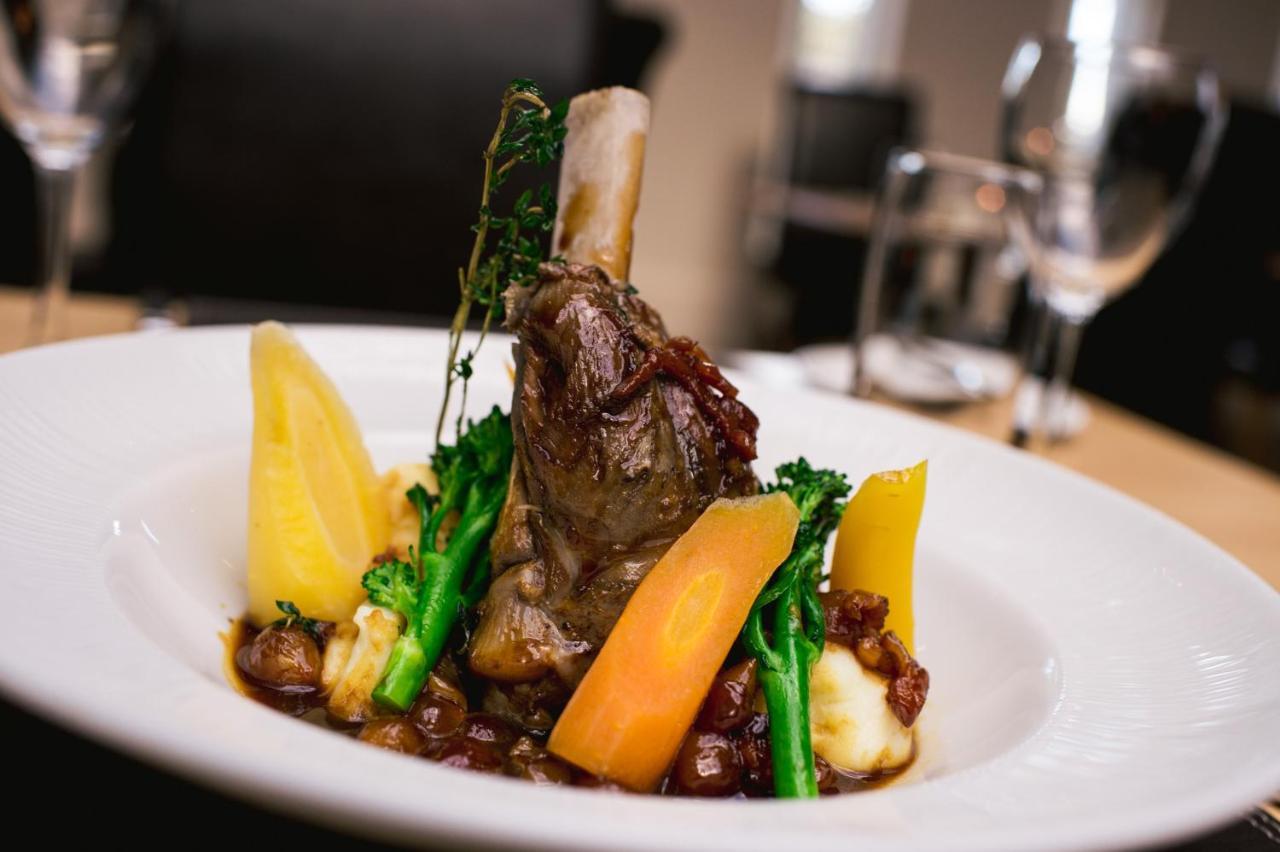 La Mon Hotel & Country Club Castlereagh エクステリア 写真