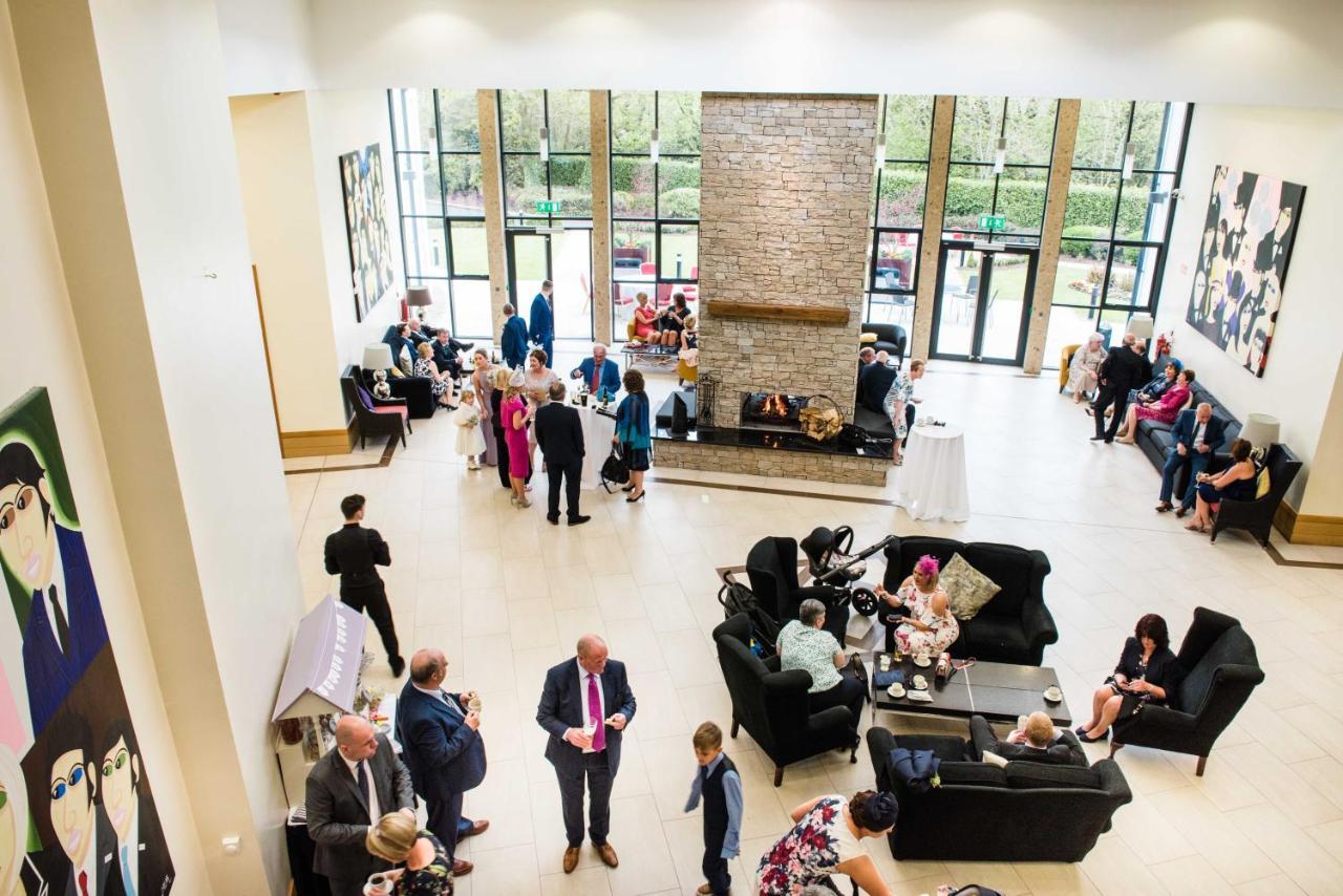 La Mon Hotel & Country Club Castlereagh エクステリア 写真