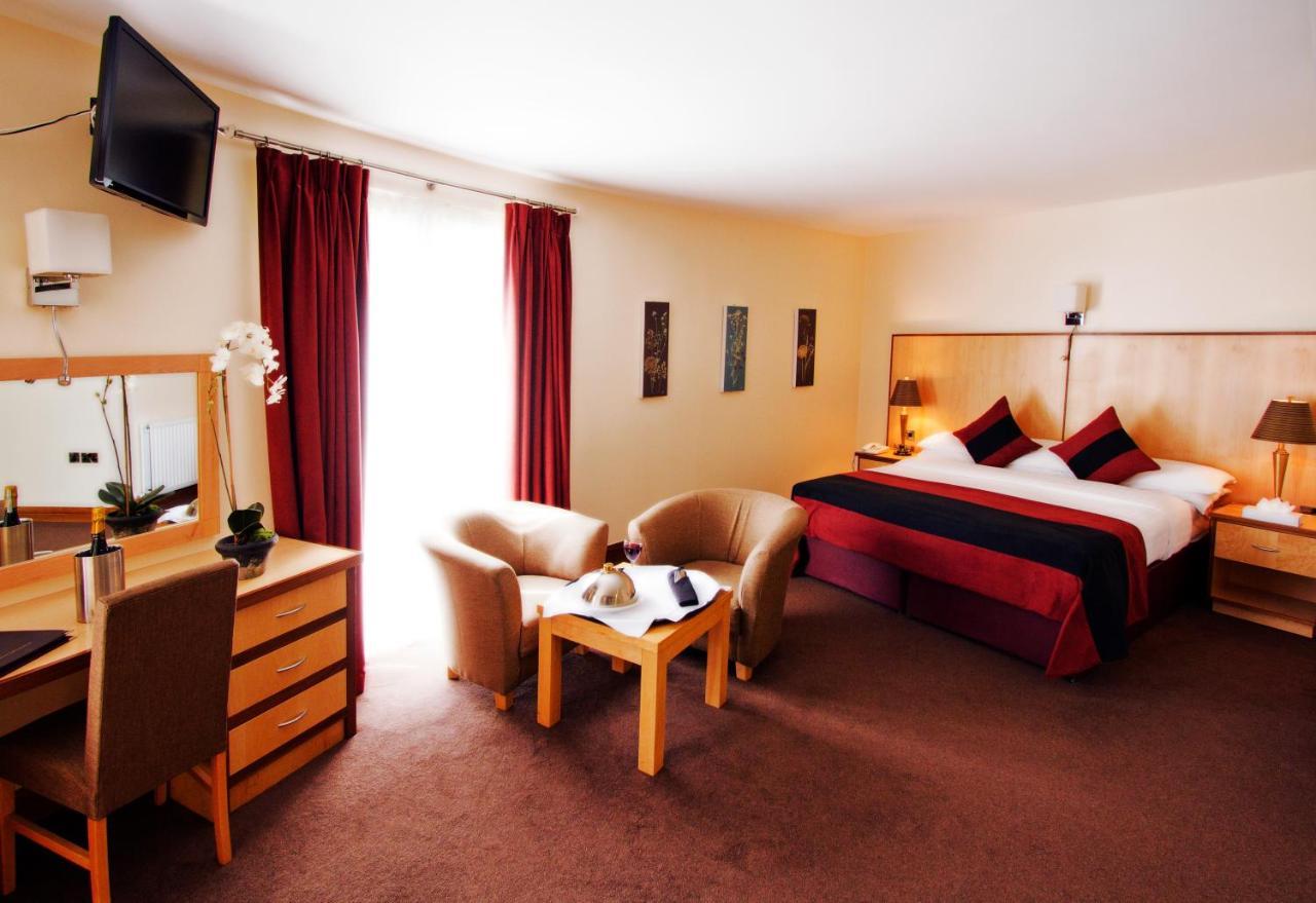 La Mon Hotel & Country Club Castlereagh エクステリア 写真