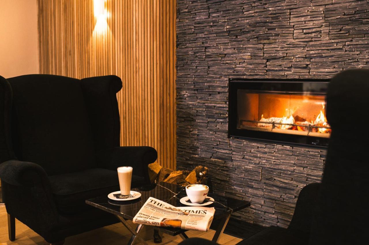 La Mon Hotel & Country Club Castlereagh エクステリア 写真